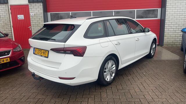 Skoda OCTAVIA Combi 1.0 e-TSI Business Edition AUTOMAAT / TREKHAAK / CLIMA / CARPLAY / FULL LED / PDC / BLUETOOTH / CRUISE / NL-AUTO