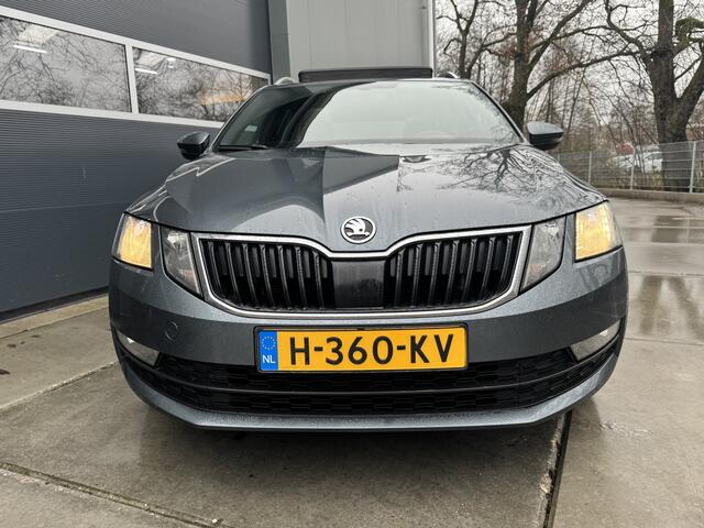 Skoda OCTAVIA Combi 1.5 TSI 150pk DSG Sport Business Panoramadak Stoelverwarming Voorruitverwarming navigatie Apple Carplay