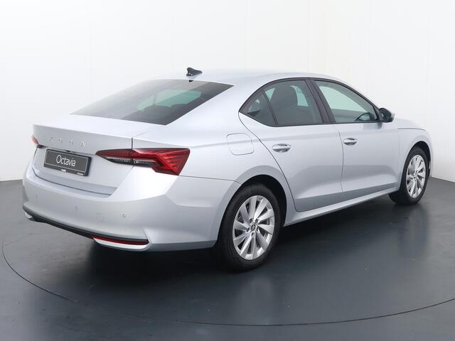 Skoda OCTAVIA Business Edition 1.5 TSI DSG | Automaat | Navigatie | Adaptieve cruise control | Apple Carplay/Android Auto | 17" lichtmetalen velgen |