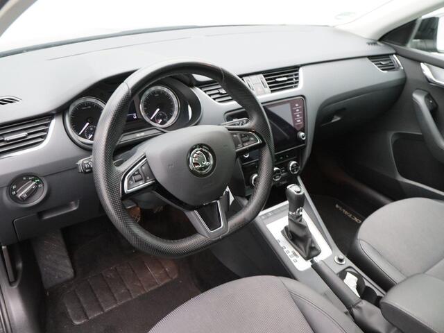 Skoda OCTAVIA Combi 1.0 TSi 115 Pk Automaat Ambition Business | Trekhaak | Navigatie | CarPlay | Stoelverwarming | 17 Inch | 85.572 Km!