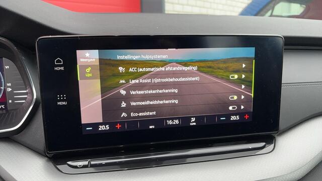 Skoda OCTAVIA Combi 1.0 e-TSI Business Edition AUTOMAAT / TREKHAAK / ACC / FULL LED / NAVI / CARPLAY / CLIMA / PDC / NL-AUTO