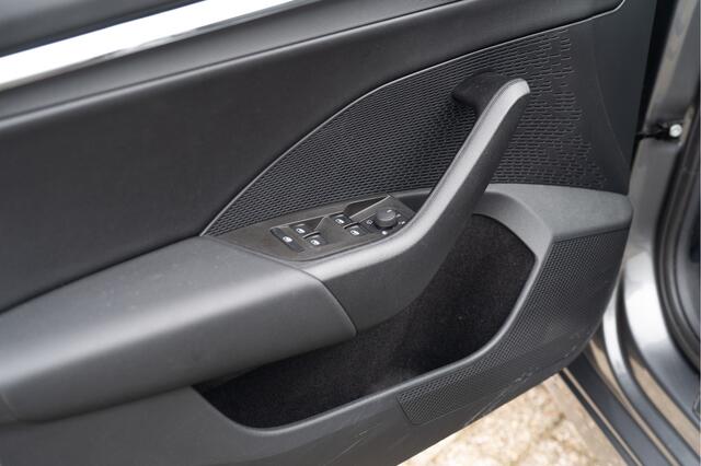 Skoda OCTAVIA Combi 1.0 e-TSI Business Edition | Trekhaak | Camera | Adapt. Cruise | Matrix LED | Navi