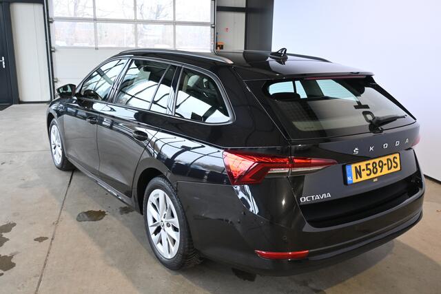 Skoda OCTAVIA Combi 1.5 TSI First Edition Clima Virtual Cockpit Navigatie LED Stoelverwarming Inruil Mogeljik!