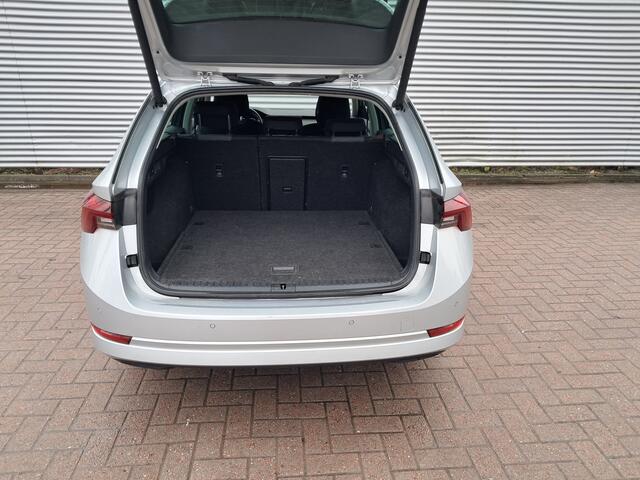 Skoda OCTAVIA Combi 1.0 TSI Business Edition NIEUW MODEL!! | Clima | Cruise control | LM Velgen | Ndl auto | Navigatie | PDC voor en achter | RIJKLAARPRIJS INCL 12 MAANDEN GARANTIE EN BEURT