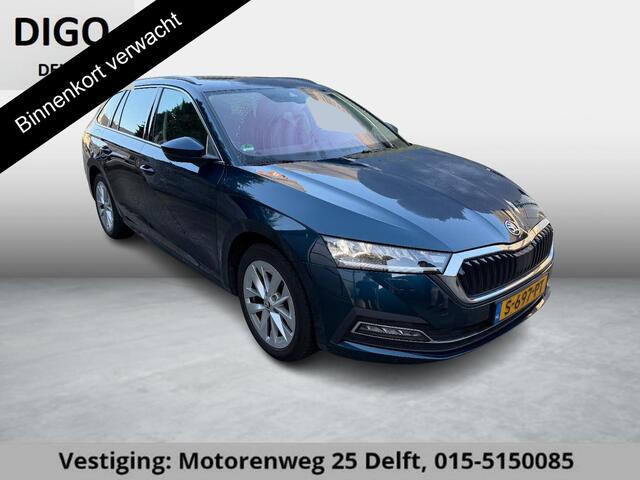 Skoda OCTAVIA Combi 1.5 e-TSI BUSINESS PLUS 150 PK 1e EIG AUTOMAAT SCHUIF/KANTEL PANORAMADAK.GROTE WEG KM !