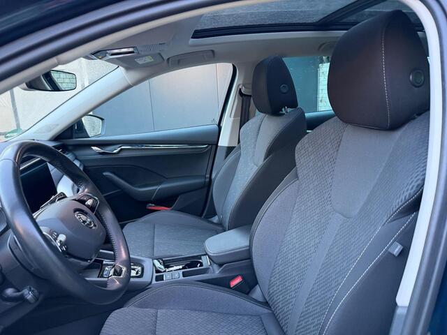 Skoda OCTAVIA Combi 1.5 e-TSI BUSINESS PLUS 150 PK 1e EIG AUTOMAAT SCHUIF/KANTEL PANORAMADAK.GROTE WEG KM !