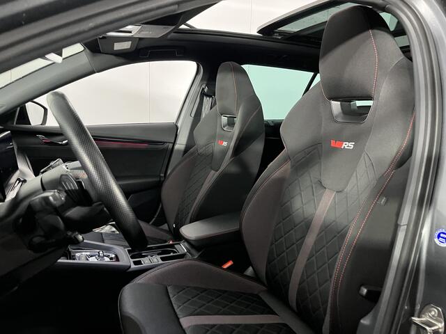 Skoda OCTAVIA Combi 1.4 TSI RS iV PHEV Business / AUTOMAAT/ 245 PK/ PANO/ TREKHAAK/ CAMERA/ PARK. SENSOREN/ HEAD UP/ CRYSTAL LIGHT./ STOELVERWARM. V & A/ DODE HOEK/ DCC/ ADAPT. CRUISE/ TRAVEL ASSIST/ SMARTLINK/ NAVI/ CLIMA/ 19" LMV