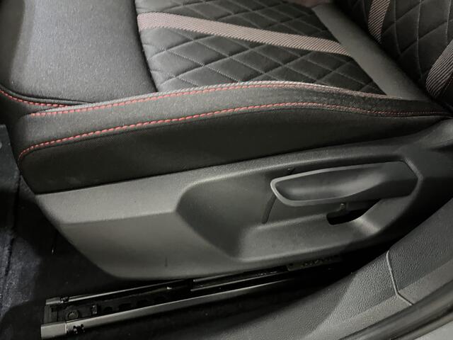 Skoda OCTAVIA Combi 1.4 TSI RS iV PHEV Business / AUTOMAAT/ 245 PK/ PANO/ TREKHAAK/ CAMERA/ PARK. SENSOREN/ HEAD UP/ CRYSTAL LIGHT./ STOELVERWARM. V & A/ DODE HOEK/ DCC/ ADAPT. CRUISE/ TRAVEL ASSIST/ SMARTLINK/ NAVI/ CLIMA/ 19" LMV