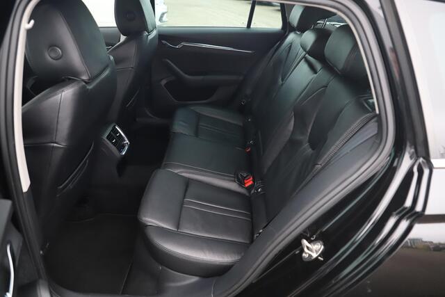 Skoda OCTAVIA Combi 1.0 TSI Business Edition Plus Leder Trekhaak Virtual Cockpit Navigatie Carplay Android Climate Control Adaptive Cruise Achteruitrijcamera Stoelverwarming