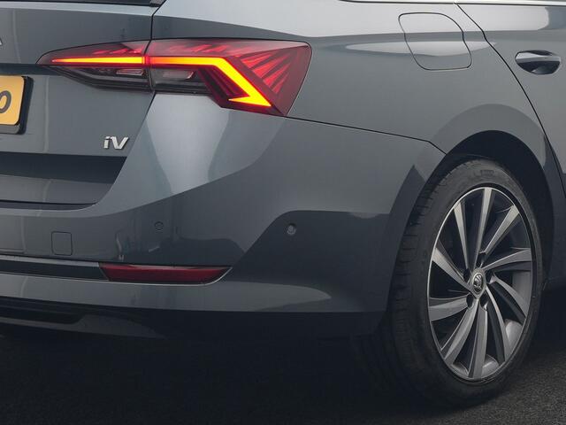 Skoda OCTAVIA Combi 1.4 TSI Sportline Business Plug In Hybrid 204pk Dealer O.H PHEV | Panodak | Adaptive Cruise | Lederen Sportstoelen Massage & Memory | Head Up | Virtual | Camera & Parkassist | 18"L.M | Keyless |