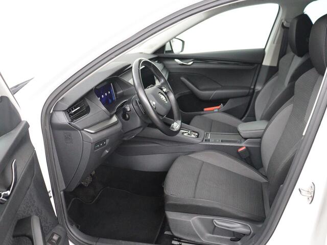 Skoda OCTAVIA 1.0 e-TSI Business Edition | Trekhaak | Carplay | Navigatie | Full LED | Parkeerhulp | Cruise control | Digital Cockpit | Climate control | Getint glas