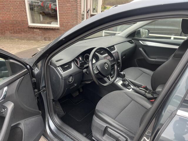 Skoda OCTAVIA Combi 1.0 TSI Greentech Ambition Business AUTOMAAT TREKHAAK STOELVERWARMING CARPLAY
