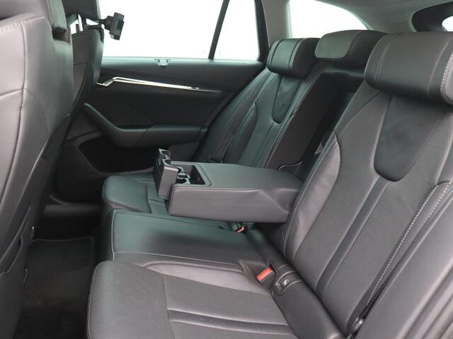 Skoda OCTAVIA Combi 1.4 TSI iV PHEV Business Edition Plus 204PK DSG Pano-Schuifdak, Leder, Trekhaak, Head-Up Display, Memorystoel, Virtual Pedal, 18" LM Velgen, Keyless, Matrix LED-Verlichting