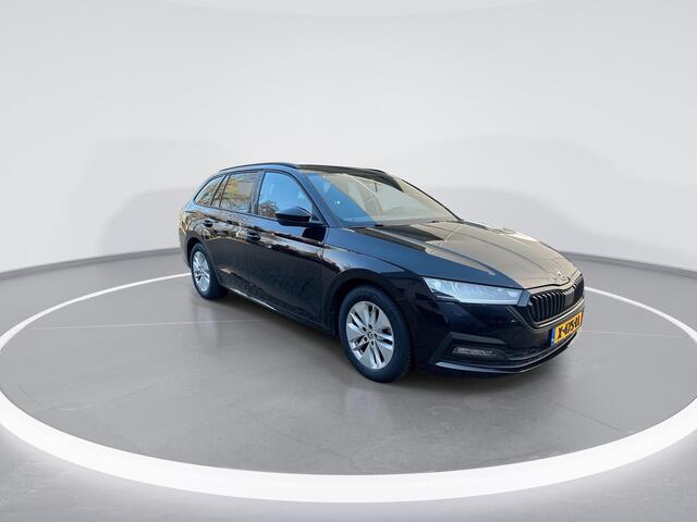 Skoda OCTAVIA Combi 1.0 e-TSI 110pk DSG Business Edition · Apple/Android Car Play · Navigatie · Inklap. Trekhaak · P-Sensoren · 16'' Inch · Garantie t/m 02-01-2028 of 100.000km