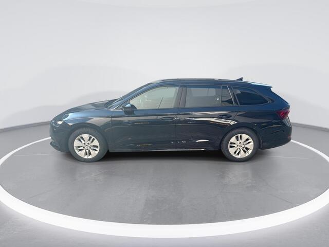 Skoda OCTAVIA Combi 1.0 e-TSI 110pk DSG Business Edition · Apple/Android Car Play · Navigatie · Inklap. Trekhaak · P-Sensoren · 16'' Inch · Garantie t/m 02-01-2028 of 100.000km