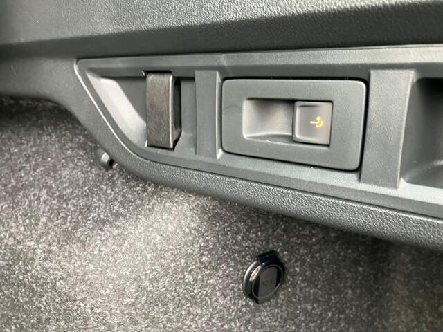 Skoda OCTAVIA Combi Sportline Tour 1.5 TSI 150 PK DSG | Automaat | Trekhaak | Navigatie & Winter pakket | ¤ 2.950 tour voordeel |