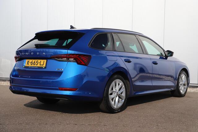 Skoda OCTAVIA Combi 1.0 e-TSI Sport Business 110PK Automaat Trekhaak Sportstoelen Navigatie Carplay Android Airco Cruise Control LED Rijstrooksensor Parkeersensor