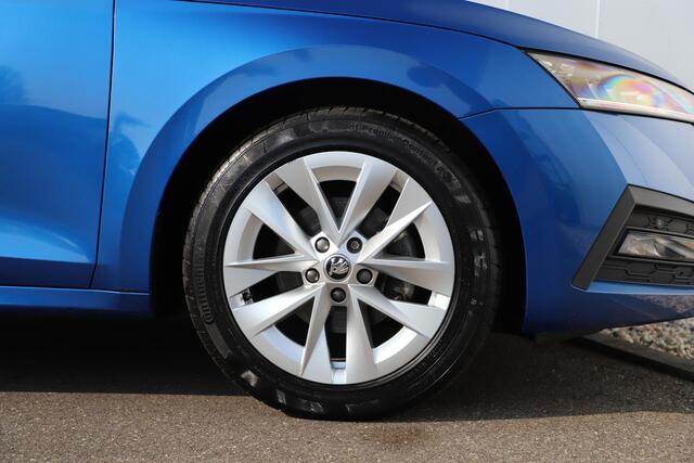 Skoda OCTAVIA Combi 1.0 e-TSI Sport Business 110PK Automaat Trekhaak Sportstoelen Navigatie Carplay Android Airco Cruise Control LED Rijstrooksensor Parkeersensor