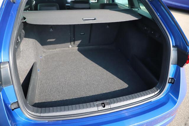 Skoda OCTAVIA Combi 1.0 e-TSI Sport Business 110PK Automaat Trekhaak Sportstoelen Navigatie Carplay Android Airco Cruise Control LED Rijstrooksensor Parkeersensor