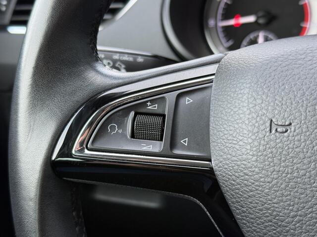 Skoda OCTAVIA Combi 1.0 TSI Greentech Business Edition / Stoel Verwarming / Cruise / Navigatie / Apple Carplay&Android Auto / Parkeersensoren V+A /