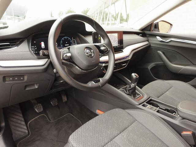 Skoda OCTAVIA Combi 1.0 TSI 110pk Business Edition Plus | Navigatie | Apple Carplay/Android Auto | Camera | Parkeersensoren | Elektrische achterklep | Blind Spot Assist | Adaptive Cruise Control | Virtual Cockpit | Stoelverwarming | Ledverlichting | Sfeerverlichting |