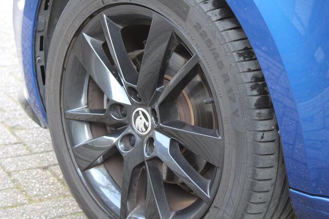 Skoda OCTAVIA Combi 1.5 TSI DSG Sport Trekhaak - Navi