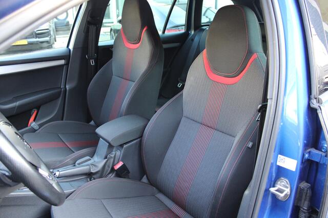 Skoda OCTAVIA Combi 1.5 TSI DSG Sport Trekhaak - Navi