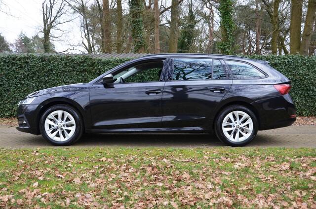 Skoda OCTAVIA Combi 1.0 e-TSI Business Edition Automaat/Navi/Pdc/Ecc/Stuurverwarming/Cruise control adaptief/Extra getint glas/Apple Carplay/Android Auto/Digitaal dashboard/17-Inch Lmv