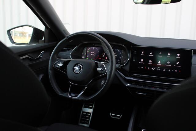 Skoda OCTAVIA Combi 1.4 TSI iV PHEV Sportline Business | Incl. 12 maanden garantie | Cruise control | Schuif/kantel dak | Apple carplay/Android auto | Parkeercamera | Stoelverwarming | 100% onderhouden | Head-up display |