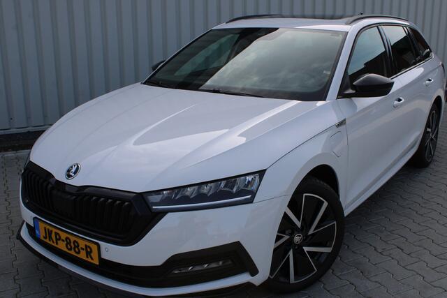 Skoda OCTAVIA Combi 1.4 TSI iV PHEV Sportline Business | Incl. 12 maanden garantie | Cruise control | Schuif/kantel dak | Apple carplay/Android auto | Parkeercamera | Stoelverwarming | 100% onderhouden | Head-up display |