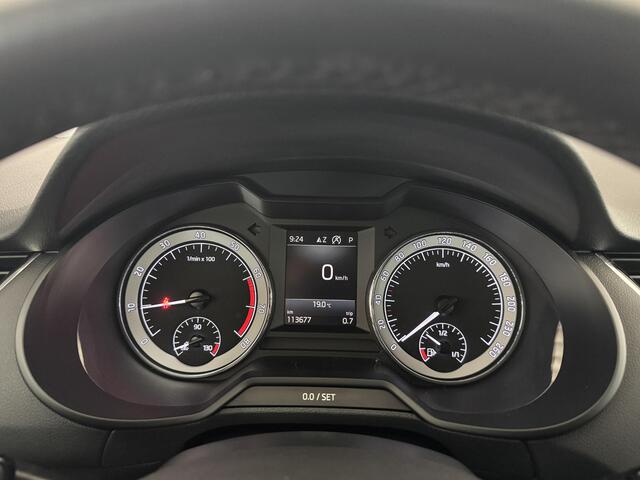 Skoda OCTAVIA Combi 1.5 TSI Greentech Sport Business | Navigatie | Parkeersensoren | Trekhaak | Stoelverwarming |