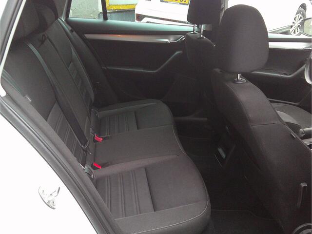 Skoda OCTAVIA Combi 1.0 TSI Greentech Ambition Business Staat in De Krim