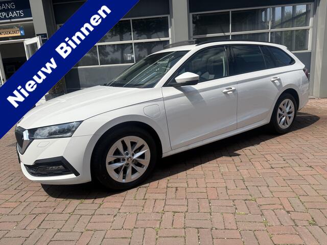 Skoda OCTAVIA Combi 1.4 TSI iV PHEV Sportline Bj 2022,Navi,18inch,Cruise,Pdc 204pk