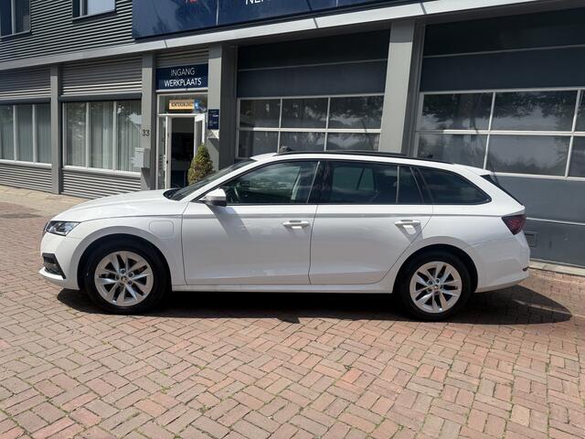 Skoda OCTAVIA Combi 1.4 TSI iV PHEV Sportline Bj 2022,Navi,18inch,Cruise,Pdc 204pk
