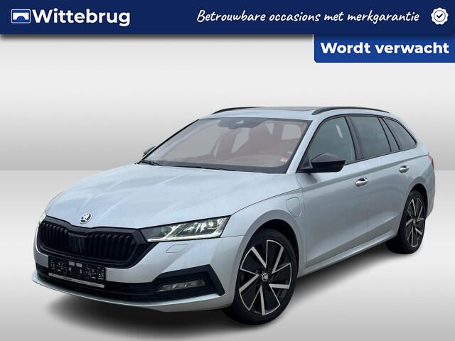 Skoda OCTAVIA Combi 1.4 TSI iV PHEV 204PK Style / Panoramadak / Memory Seats / Sportline Pakket / Achteruitrijcamera / Stuur + Stoelverwarming / Elektrische Achterklep