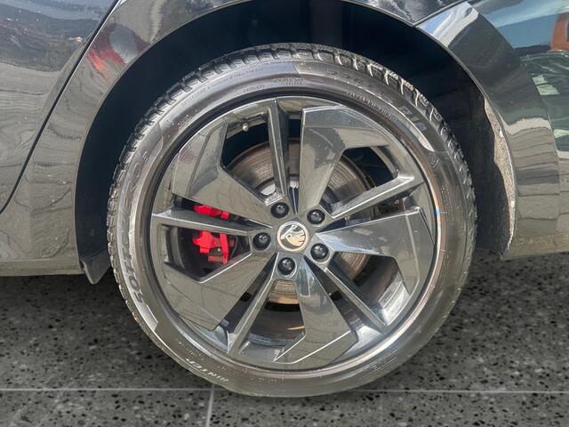 Skoda OCTAVIA Combi 1.4 245pk TSI RS iV PHEV Business Sunset (extra donker getinte ramen achter) | Adaptive Cruise Control | Parkeersensoren vóór en achter