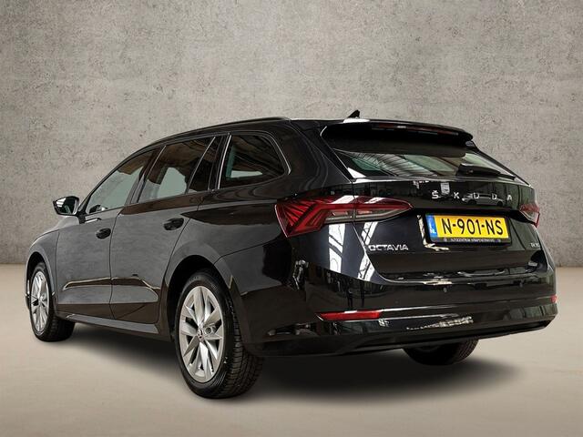 Skoda OCTAVIA Combi 1.0 e-TSI Sport Automaat (VIRTUAL COCKPIT, APPLE CARPLAY, GROOT NAVI, STOELVERWARMING, SPORTSTOELEN, PARKEERSENSOREN, KEYLESS, LM VELGEN, NIEUWE APK, NIEUWSTAAT)