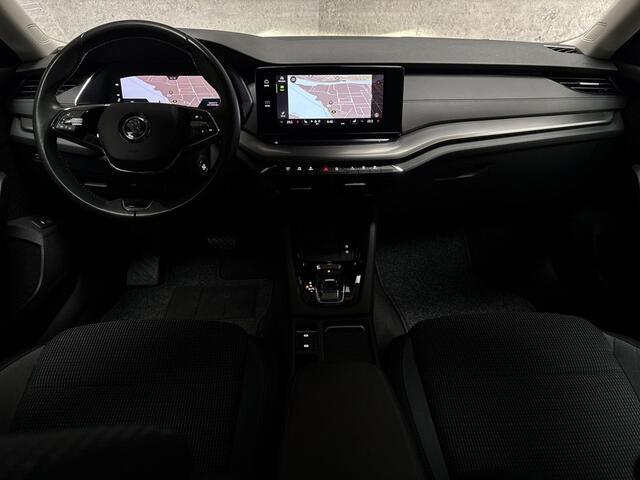 Skoda OCTAVIA Combi 1.0 e-TSI Sport Automaat (VIRTUAL COCKPIT, APPLE CARPLAY, GROOT NAVI, STOELVERWARMING, SPORTSTOELEN, PARKEERSENSOREN, KEYLESS, LM VELGEN, NIEUWE APK, NIEUWSTAAT)