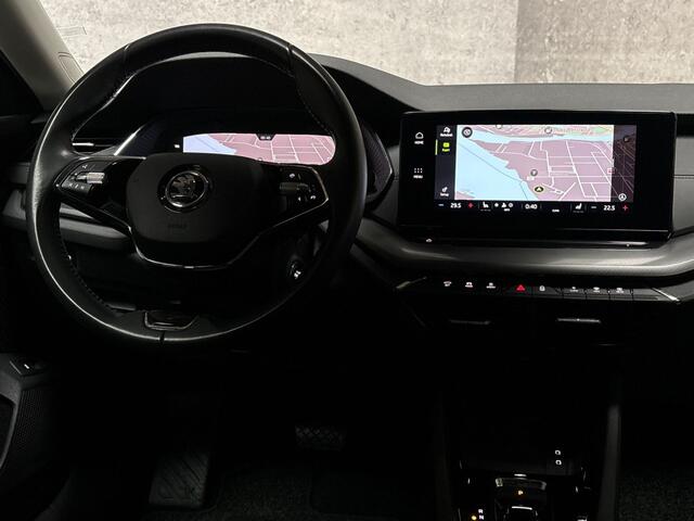 Skoda OCTAVIA Combi 1.0 e-TSI Sport Automaat (VIRTUAL COCKPIT, APPLE CARPLAY, GROOT NAVI, STOELVERWARMING, SPORTSTOELEN, PARKEERSENSOREN, KEYLESS, LM VELGEN, NIEUWE APK, NIEUWSTAAT)