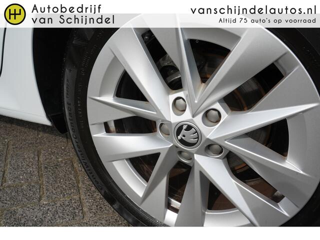 Skoda OCTAVIA Combi 1.0 TSI BUSINESS EDITION ORIGINEEL NL DEALER ONDERHOUDEN CAMERA VIRTUEEL COCKPIT ANDROID/APPLECARPLAY NAVI STOELVERWARMING ELECTR.KLEP 17INCH FULL LED ECC AIRCO CRUISECONTROL PDC V+A ENZ...