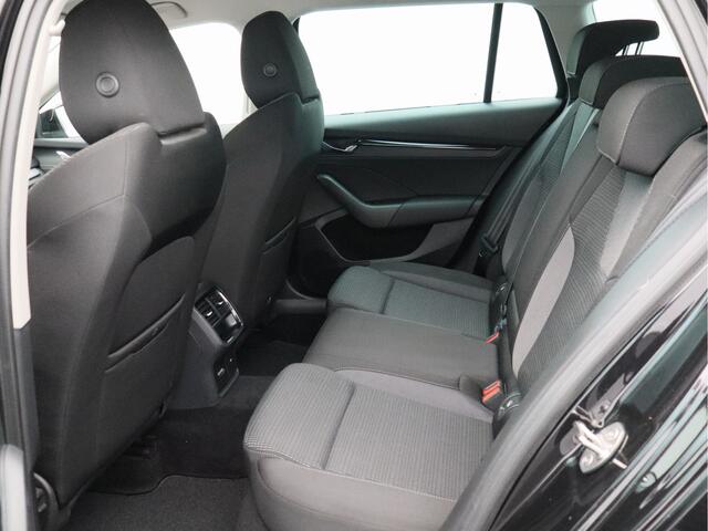 Skoda OCTAVIA Combi 1.5 TSI First Edition/ lage km/ compleet!