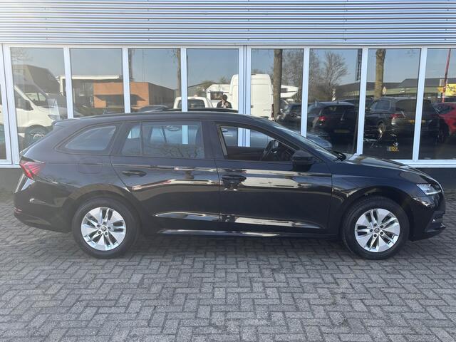 Skoda OCTAVIA Combi 1.0 e-TSI Business Edition | Sfeerverlichting | Parkeersensoren | Apple Carplay | Lane Assist