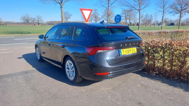 Skoda OCTAVIA Combi 1.0 e-TSI Sport Business CLIMA/NAVI/AUTOMAAT BJ 2023