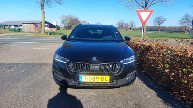 Skoda OCTAVIA Combi 1.0 e-TSI Sport Business CLIMA/NAVI/AUTOMAAT BJ 2023