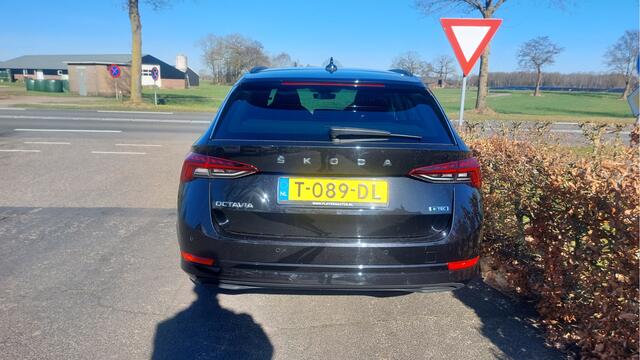 Skoda OCTAVIA Combi 1.0 e-TSI Sport Business CLIMA/NAVI/AUTOMAAT BJ 2023