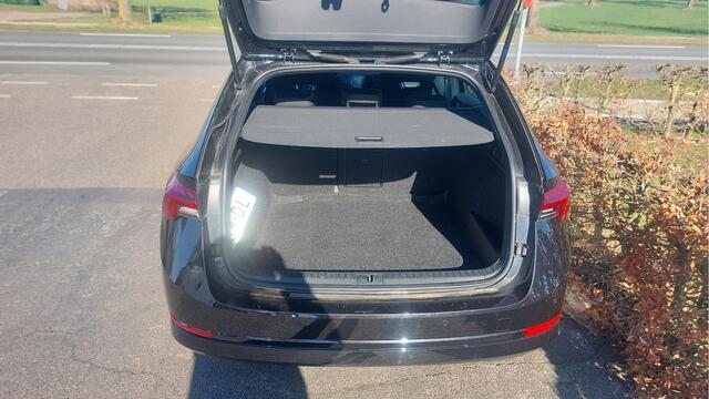 Skoda OCTAVIA Combi 1.0 e-TSI Sport Business CLIMA/NAVI/AUTOMAAT BJ 2023