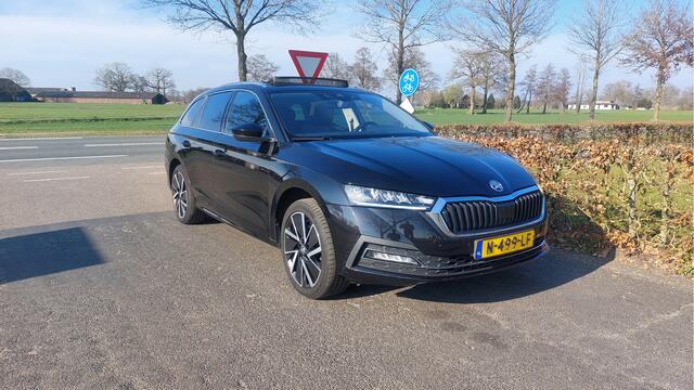 Skoda OCTAVIA Combi 1.4 TSI iV PHEV Business Edition CLIMA/NAVI/PANO/LED BJ 2021