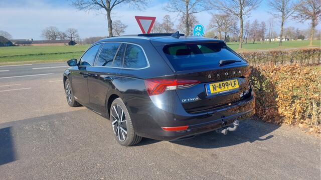 Skoda OCTAVIA Combi 1.4 TSI iV PHEV Business Edition CLIMA/NAVI/PANO/LED BJ 2021