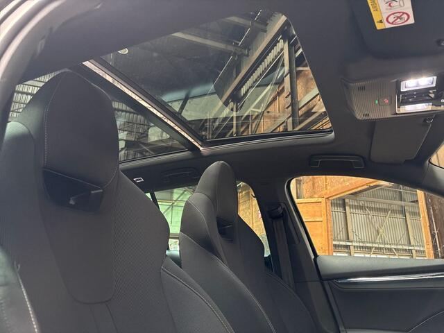 Skoda OCTAVIA Combi 1.0 e-TSI Sportline Automaat (PANORAMADAK, KUIPSTOELEN, VIRTUAL COCKPIT, APPLE CARPLAY, ZWART HEMEL, STOELVERWARMING, GETINT GLAS, KEYLESS, SFEERVERLICHTING, NIEUWSTAAT)