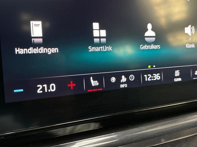 Skoda OCTAVIA Combi 1.0 e-TSI Sportline Automaat (PANORAMADAK, KUIPSTOELEN, VIRTUAL COCKPIT, APPLE CARPLAY, ZWART HEMEL, STOELVERWARMING, GETINT GLAS, KEYLESS, SFEERVERLICHTING, NIEUWSTAAT)